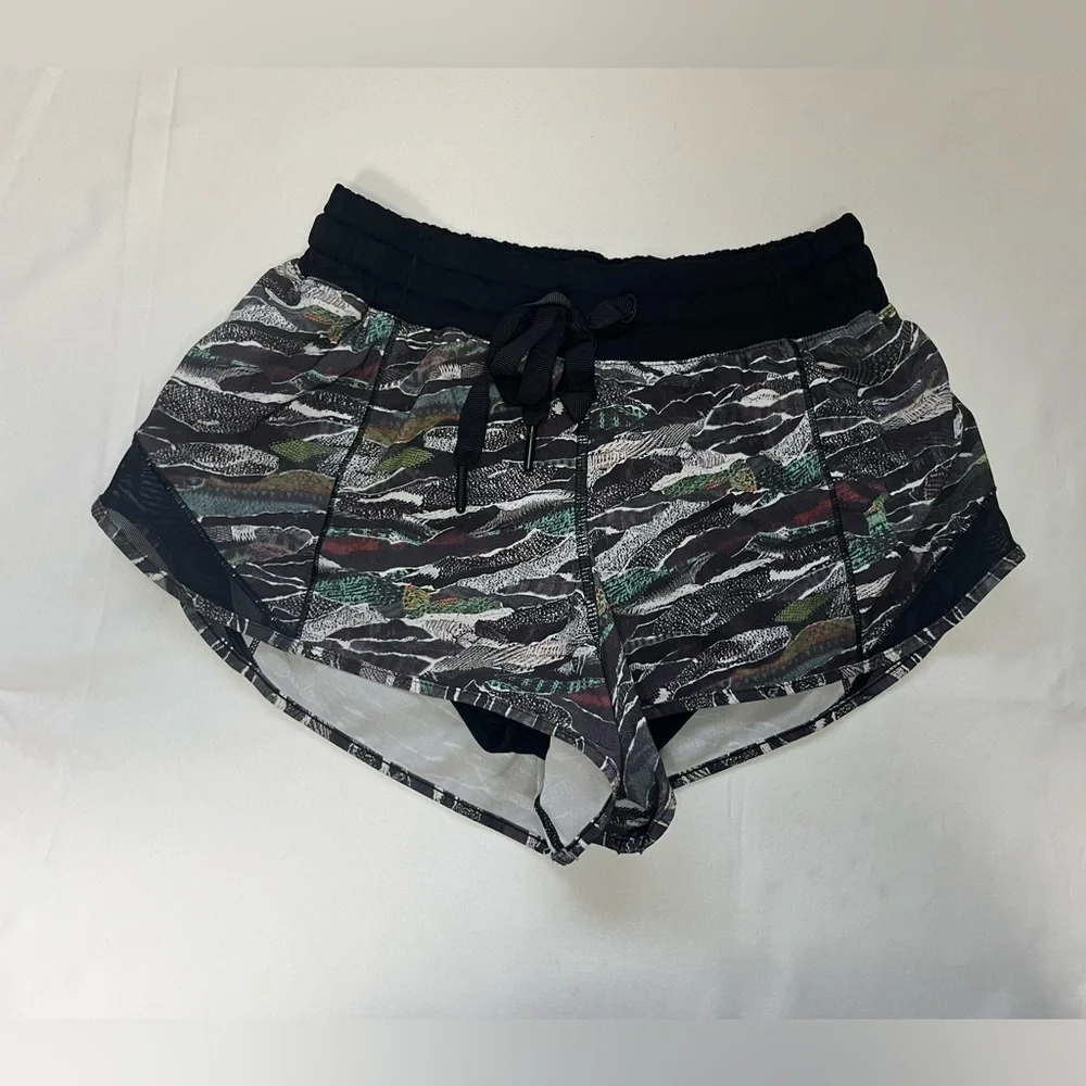 LULULEMON Hotty Hot Short (Long 4")
Mini Sweatr Multi Black / Black - Picture 4 of 11